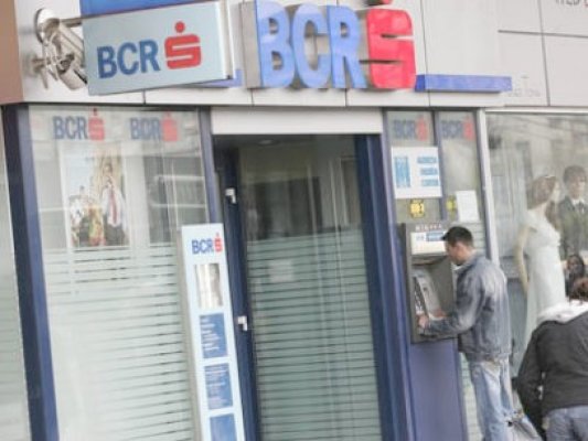 Clienţii BCR pot lua credite fără să se mai deplaseze la bancă